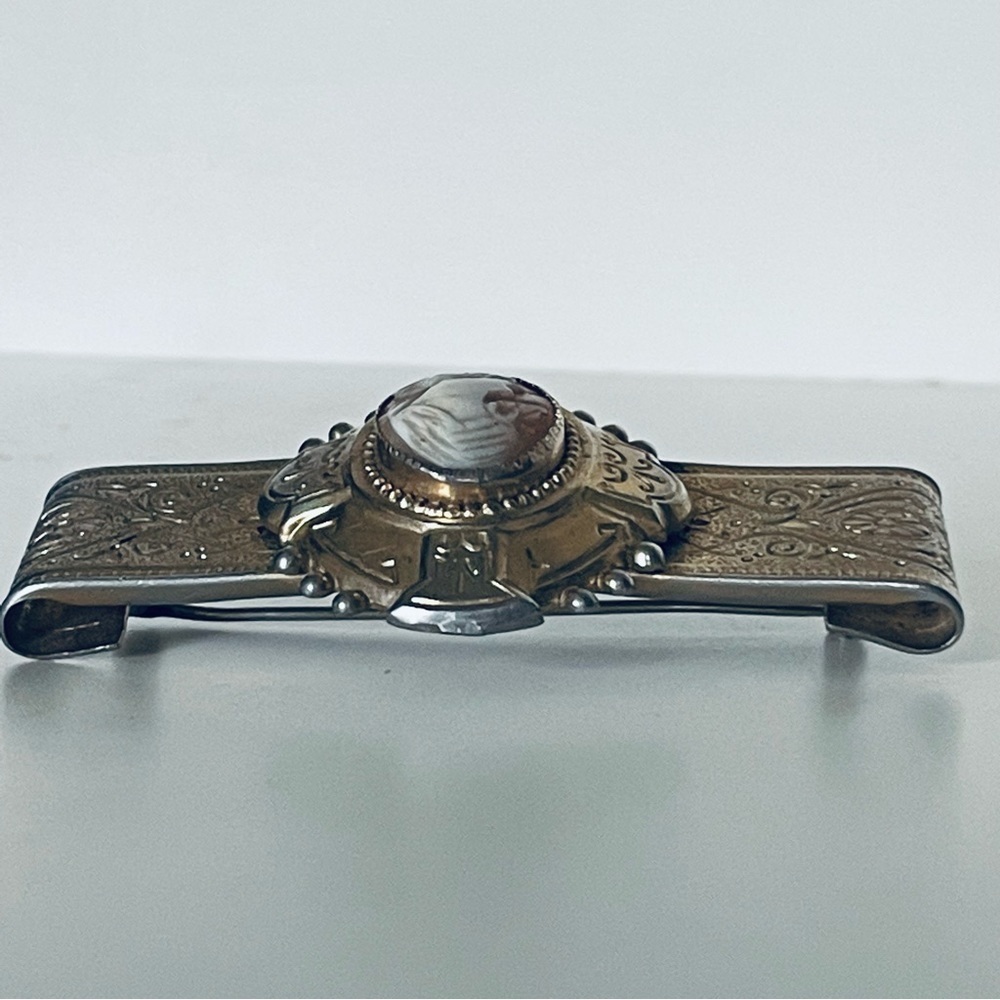 Victorian Brooch Taille D’ Epargne Enamel Gold Tone Pin Back Brooch - Picture 9 of 10